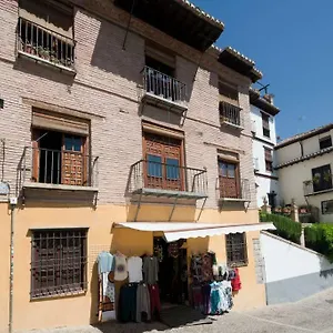 Spacious Sunny And Quiet Albayzin Apartment